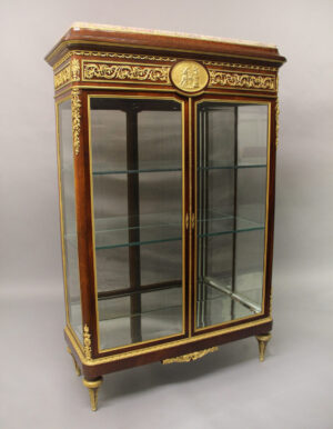 Antique and Vintage Vitrines - 2,071 For Sale at 1stDibs